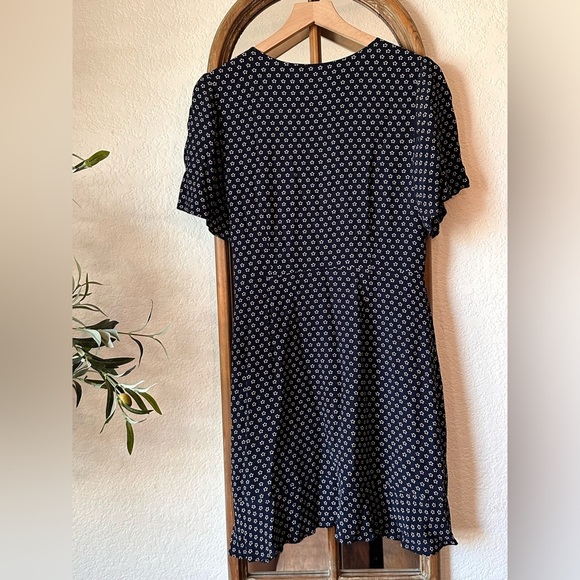Sanctuary Navy Floral Wrap Mini Dress Size 8 | Classic Brunch Everyday Dress - Picture 4 of 7